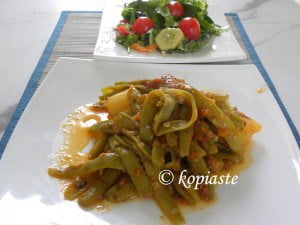 fassolakia with salad